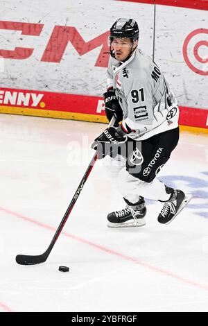 Eishockey DEL - 24/25 - 10. Spieltag: Düsseldorfer EG vs Kölner Haie am 18.10.2024 im PSD Bank Dome in Düsseldorf Kölns Moritz Müller ( Nr.91) Foto: Osnapix Stockfoto