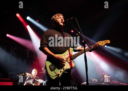 Der britische Indie-Rocker Frank Turner trat mit seinen schlafenden Seelen in der Culumbiahalle in Berlin auf. Stockfoto