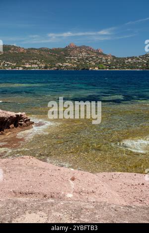 Pourrousset Beach, in Saint-Raphaël, Massif de l'Estérel, Frankreich, Europa, Provence. Stockfoto