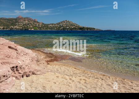 Pourrousset Beach, in Saint-Raphaël, Massif de l'Estérel, Frankreich, Europa, Provence. Stockfoto