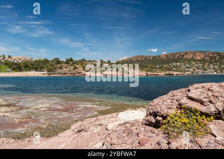 Pourrousset Beach, in Saint-Raphaël, Massif de l'Estérel, Frankreich, Europa, Provence. Stockfoto