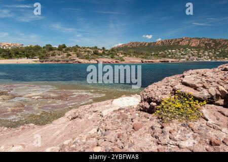 Pourrousset Beach, in Saint-Raphaël, Massif de l'Estérel, Frankreich, Europa, Provence. Stockfoto