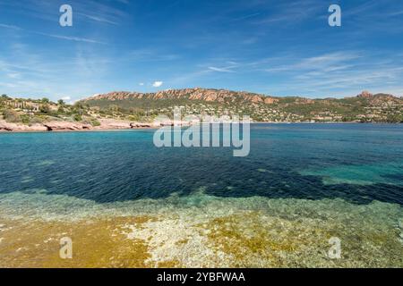 Pourrousset Beach, in Saint-Raphaël, Massif de l'Estérel, Frankreich, Europa, Provence. Stockfoto