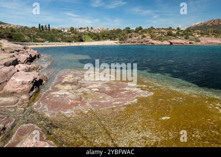 Pourrousset Beach, in Saint-Raphaël, Massif de l'Estérel, Frankreich, Europa, Provence. Stockfoto