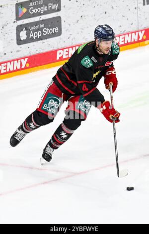 Eishockey DEL - 24/25 - 10. Spieltag: Düsseldorfer EG vs Kölner Haie am 18.10.2024 im PSD Bank Dome in Düsseldorf Düsseldorfs Paul Postma (Nr.4) Foto: Osnapix Stockfoto