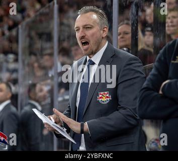 München, Deutschland. Oktober 2024. Max Kaltenhauser (Chef-Trainer/Interims-Trainer, EHC Red Bull München). GER, EHC Red Bull München gegen Augsburger Panther, Eishockey, DEL, 10. Spieltag, Saison 2024/2025, 18.10.2024. Foto: Eibner-Pressefoto/Heike feiner Credit: dpa/Alamy Live News Stockfoto