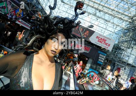 New York, Usa. Oktober 2024. Die Teilnehmer des COMIC CON New York, das am Freitag, den 18. Oktober im Jacob Javitz Center in New York City, New York, USA, stattfand, 2024. Quelle: Jennifer Graylock/Alamy Live News Stockfoto