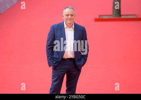 Rom, Italien. Oktober 2024. Dennis Lehan besucht den roten Teppich beim Rome Film fest 2024 im Auditorium Parco della Musica. (Foto: Mario Cartelli/SOPA Images/SIPA USA) Credit: SIPA USA/Alamy Live News Stockfoto