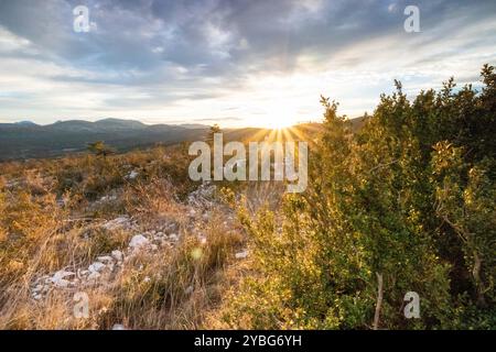 Trigance, ein Dorf im Winter, in Frankreich, Euope, Provence, Departement Var. Stockfoto