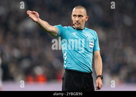 Kopenhagen, Dänemark. Oktober 2024. Schiedsrichter Mads-Kristoffer Kristoffersen wurde während des 3F Superliga-Spiels zwischen dem FC Kopenhagen und Vejle BK in Parken in Kopenhagen gesehen. Quelle: Gonzales Photo/Alamy Live News Stockfoto