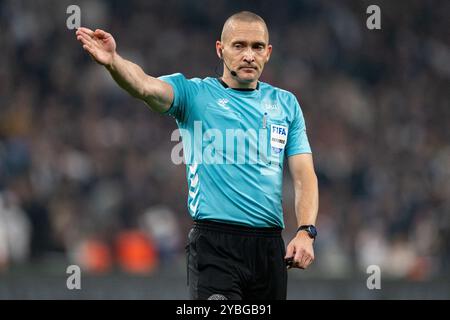 Kopenhagen, Dänemark. Oktober 2024. Schiedsrichter Mads-Kristoffer Kristoffersen wurde während des 3F Superliga-Spiels zwischen dem FC Kopenhagen und Vejle BK in Parken in Kopenhagen gesehen. Quelle: Gonzales Photo/Alamy Live News Stockfoto