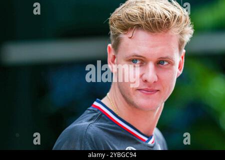 Austin, Texas, USA. Oktober 2024. Mick Schumacher (DE) - Reservefahrer, Mercedes-AMG PETRONAS F1 Team während des Formel 1-Grand Prix von Pirelli United States 2024, der auf dem Circuit of Americas in Austin, TX (USA), 18.-20. September 2024 stattfinden soll (Foto: © Alessio de Marco/ZUMA Press Wire) NUR REDAKTIONELLE VERWENDUNG! Nicht für kommerzielle ZWECKE! Stockfoto
