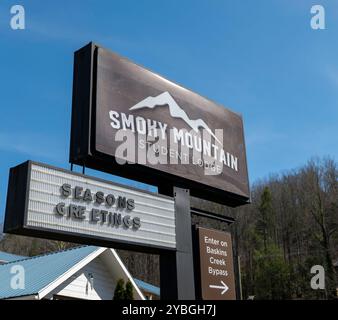 GATLINBURG, TN - 12. März 2024: Schild in der Smoky Mountain Student Lodge, einem Ort für Studenten. Stockfoto