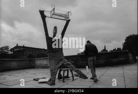 Deutschland, Berlin, 19. Oktober 1991, Kunstaktion von Tacheles, auf der Friedrichsbruecke: Figur, Europa Stockfoto