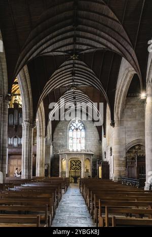 Josselin, Frankreich, 26. Juli 2018: Innenansicht der Basilika Notre Dame von Roncier in der mittelalterlichen Stadt Bretagne, Europa Stockfoto