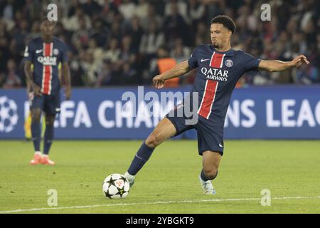 Fußballspiel, Warren ZAIRE-EMERY Paris Saint Germain am Ball, Parc des Princes Fußballstadion, Paris Stockfoto