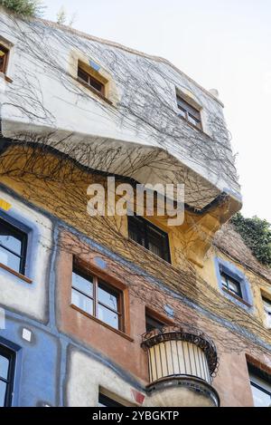 Wien, Österreich, 15. August 2017: Hundertwasserhaus in Wien. Es ist ein Apartmenthaus in Wien, das nach der Idee und dem Konzept der österreichischen kunst erbaut wurde Stockfoto