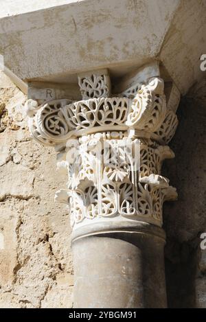 Anzeigen von Knauf in den Ruinen der Festung arabischen muslimischen mittelalterlichen Palast und Stadt Medina Azahara am Stadtrand von Cordoba Stockfoto