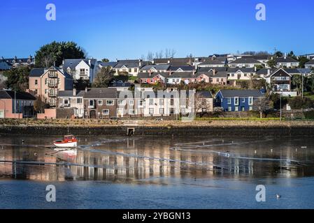 Einen herrlichen Blick auf den Hafen von Kinsale in der Grafschaft Cork, Irland mit Ebbe bei Sonnenuntergang Stockfoto