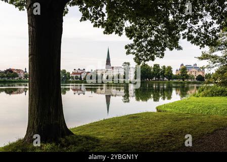 Stadtbild des Schweriner Zentrums und des Burgsees, Deutschland, Europa Stockfoto