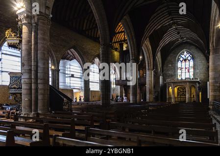 Josselin, Frankreich, 26. Juli 2018: Innenansicht der Basilika Notre Dame von Roncier in der mittelalterlichen Stadt Bretagne, Europa Stockfoto