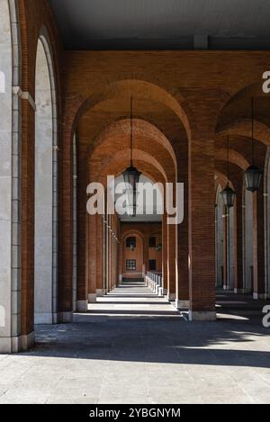 Madrid, Spanien, 1. Mai 2019: Nuevos Ministerios ist ein Regierungskomplex im Zentrum von Madrid. Das ursprüngliche Projekt wurde vom Architekten Secundino Zua entworfen Stockfoto