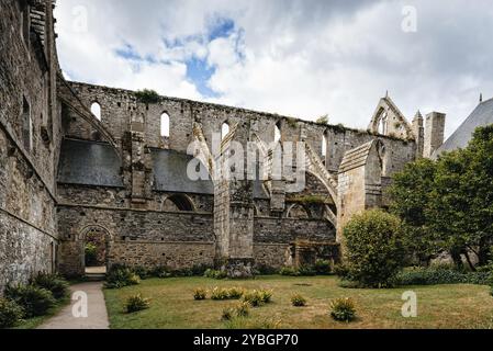 Paimpol, Frankreich, 28. Juli 2018: Die Abtei Beauport, Cotes-d'Armor, Bretagne, Frankreich. Old Abbaye Maritime de Beauport, Europa Stockfoto