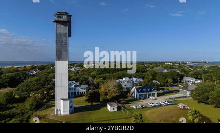 Aus der Vogelperspektive des Charleston Light Lighthouse auf Sullivans Island, South Carolina Stockfoto