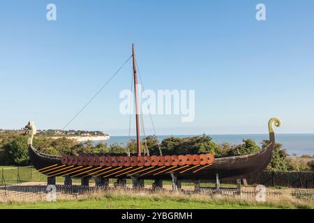 England, Kent, Cliffsend, Pegwell Bay, Das Wikinger Langschiff Hugin Stockfoto