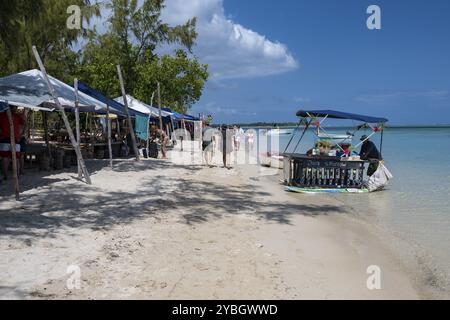 Schwimmender Verkaufsstand, Kiosk, Stand, Strand, Strand, Ile aux Benitiers, Le Morne Brabant, Westküste, Indischer Ozean, Insel, Mauritius, Afrika Stockfoto