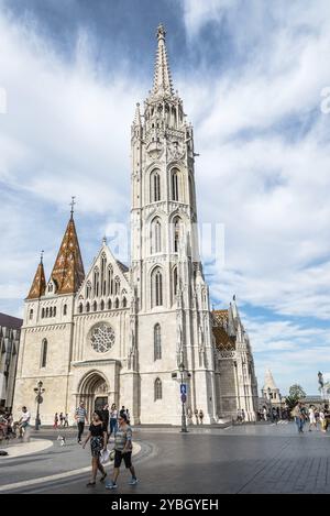 Budapest, Ungarn, 12. August 2017: Matthiaskirche. Es ist eine römisch-katholische Kirche, die sich vor der Fischerbastei im Herzen von Buda befindet Stockfoto