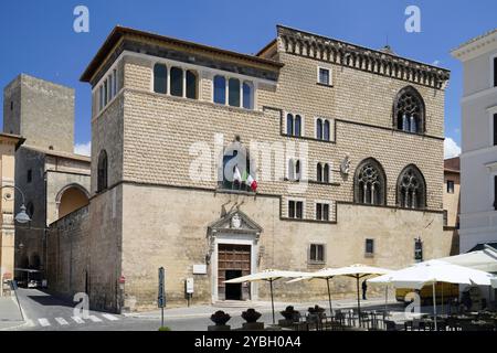 Piazza Cavour, Museo archeologico nazionale di Tarquinia, Palazzo Vitelleschi, Provinz Viterbo, Region Latium, Italien, Europa Stockfoto