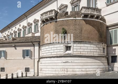 Rom, Italien, 18. August 2016: Der Quirinalpalast ein sonniger Sommertag. Es ist ein historisches Gebäude in Rom, offizielle Residenz des Präsidenten der IT Stockfoto
