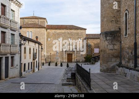 Caleruega, Spanien, 16. April 2019: Museum von Santo Domingo de Guzman im mittelalterlichen Dorf, Europa Stockfoto