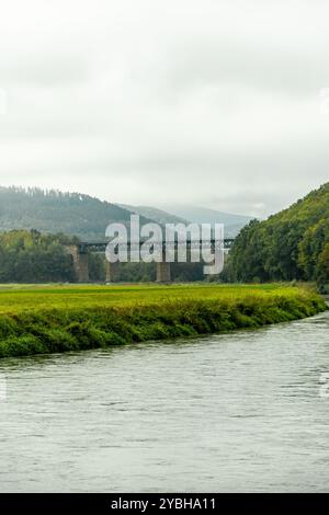 Reisen Sie entlang der Landesgrenze zwischen Hessen und Thüringen im wunderschönen Eichsfeld zum Schloss Hanstein bei Bornhagen - Thüringen - Deutsch Stockfoto