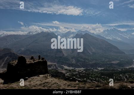 Queen Victoria Memorial Ruinen und Blick auf Hunza, Karimabad, Hunza, Gilgit-Baltistan, Pakistan Stockfoto