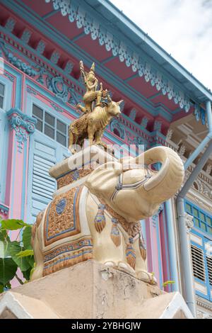 hindu-Elefanten-Skulptur - Peranakan-Haus an der Koon Seng Road, Singapur singapur Stockfoto