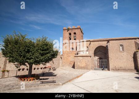 Kirche San Martín de Tours im Dorf Undués de Lerda, Saragoza, Spanien Stockfoto