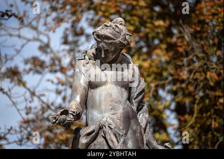 Nancy France 28. September 2024. Dekorative Springbrunnen in den Ecken des Place Stanislas. Fontaine d Amphitrit - BarthÃ lÃ mein Guibal. Aphrodite-Brunnen. Detail, griechisch, Göttin, Stockfoto