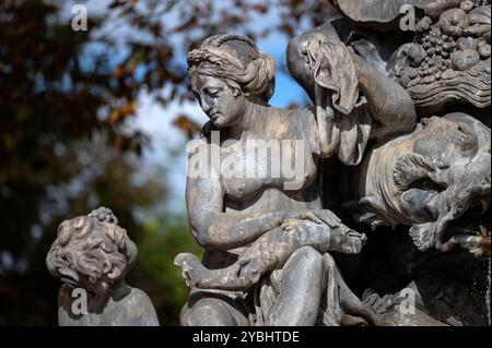 Nancy France 28. September 2024. Dekorative Springbrunnen in den Ecken des Place Stanislas. Fontaine d Amphitrit - BarthÃ lÃ mein Guibal. Aphrodite-Brunnen. Detail, griechisch, Göttin, Stockfoto