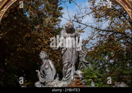 Nancy France 28. September 2024. Dekorative Springbrunnen in den Ecken des Place Stanislas. Fontaine d Amphitrit - BarthÃ lÃ mein Guibal. Aphrodite-Brunnen. Detail, griechisch, Göttin, Stockfoto