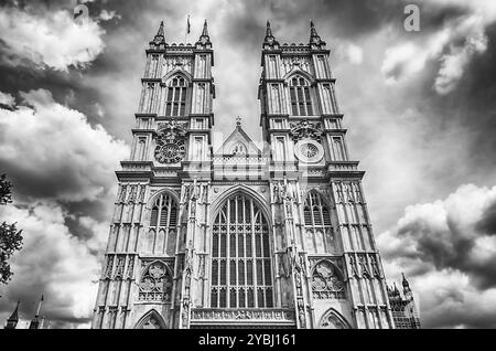 Fassade der Westminster Abbey, ikonische gotische Kirche und eines der bemerkenswertesten religiösen Gebäude des Vereinigten Königreichs, London, Großbritannien Stockfoto
