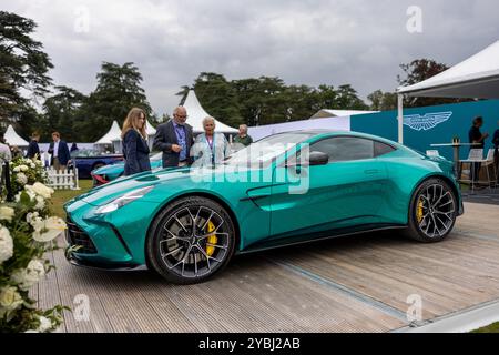 Aston Martin Vantage, ausgestellt auf der Salon Privé Concours d’Elégance Motorshow im Blenheim Palace. Stockfoto