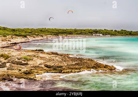 Der malerische Strand von Punta della Suina in der Nähe von Gallipoli in Salento, Apulien, Italien Stockfoto