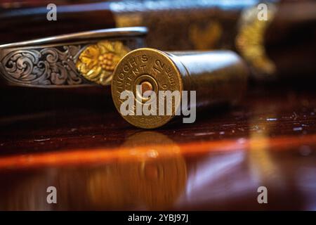 Nahaufnahme der Schrotflintenkartusche im James Purdey & Sons Gun Shop, Mayfair, London, England Stockfoto