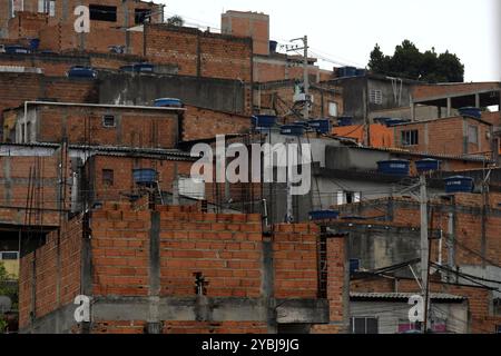 Sao Paulo, Brasilien. Oktober 2024. Südamerika, die Favelas, die "Gemeinschaften" genannt werden, waren ein Problem mit zunehmender sozialer Ungleichheit und Armut in großen Städten Brasiliens. Quelle: Saulo Dias/Alamy Live News Stockfoto