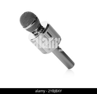 Ein silbernes Karaoke-Mikrofon isoliert auf weiß Stockfoto