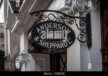 Zeichen von Anderson & Sheppard maßgeschneiderter Schneider seit 1906 Stockfoto