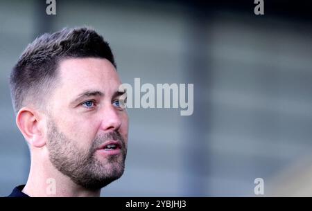 Oxford United Manger des Buckingham wird nach dem Sky Bet Championship Match im Kassam Stadium in Oxford interviewt. Bilddatum: Samstag, 19. Oktober 2024. Stockfoto