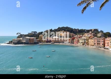 Blick auf die Bucht der Stille, einen der schönsten Strände Italiens, der Schriftsteller und Dichter wie Goethe, Sestri Levante inspirierte Stockfoto